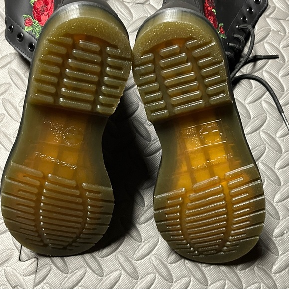 Dr. Martens Women's US 7 1914 Vonda Black Roses Softy T Leather 14-Eye Mid Calf - Picture 12 of 12